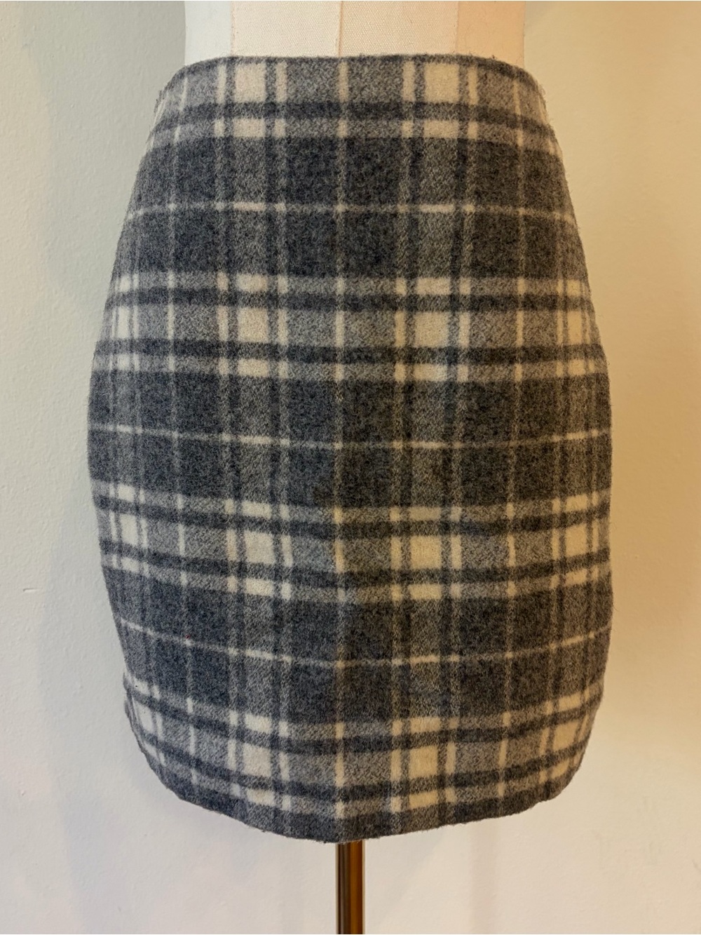 Uniqlo Grey Plaid Wool Blend Mini Skirt with Pockets Size 0 Excellent Condition